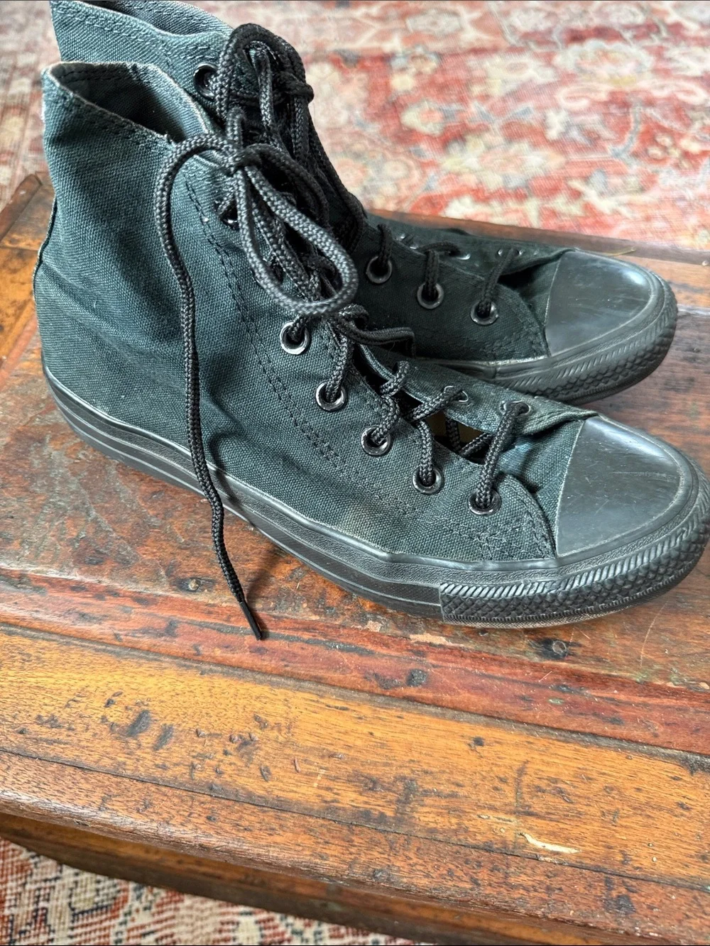 Converse high top black men 6 women 8
